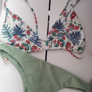Benoa top large casey aloha print